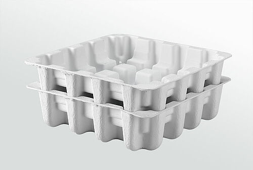 Papierfaserverpackung in Form eines stabilen Einsatzes als nachhaltige Alternative zu Kunststoffverpackungen.