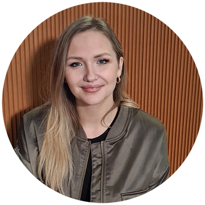 Porträt von Katharina Kreutzer, Mitgründerin des Start-ups Boomerang, Entwicklerin von recycelten Mehrwegversandtaschen
