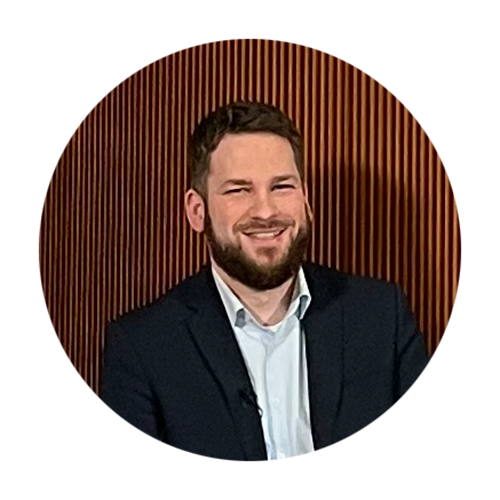 Porträt von Maximilian Haschke, Projektmanager bei Antalis Verpackungen GmbH, Experte für faserbasierte Verpackungen
