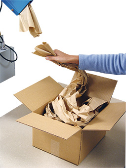 Die FillPak TT® formt einlagiges Kraftpapier zu einem Papierpolster-Stern für die schnelle und effiziente Hohlraumfüllung mit Polstermaterial