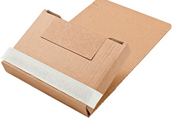 Durch einen Selbstklebestreifen wird die Verpackung einfach geschlossen.